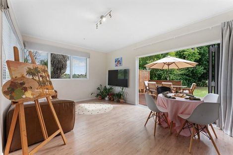 Photo of property in 1/133 Edmonton Road, Te Atatu South, Auckland, 0610
