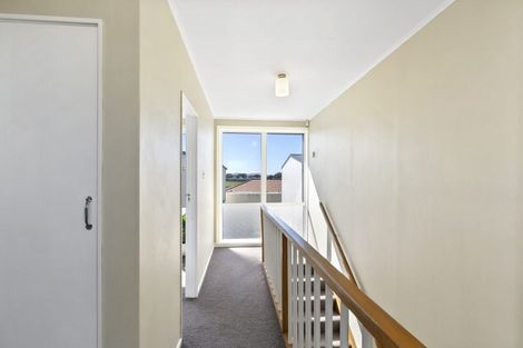 Photo of property in 55u2 Apu Crescent, Lyall Bay, Wellington, 6022