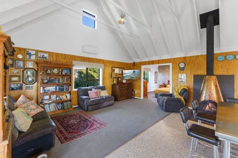Photo of property in 6 James Street, Waikawa Beach, Levin, 5573
