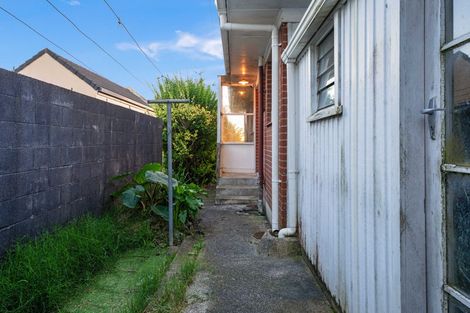 Photo of property in 1/229 Glenfield Road, Hillcrest, Auckland, 0627