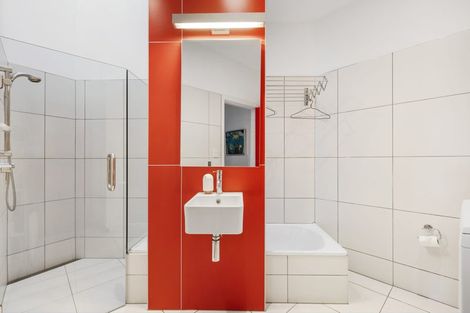 Photo of property in 72 Mortimer Terrace, Brooklyn, Wellington, 6021