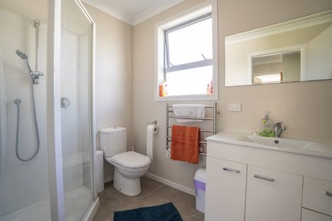Photo of property in 107 Kenmore Street, Newlands, Wellington, 6037