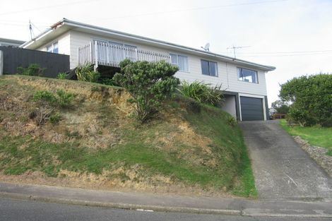 Photo of property in 23a Brooker Grove, Newlands, Wellington, 6037