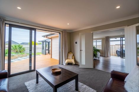 Photo of property in 11 Mahia Lane, Waikanae, 5036