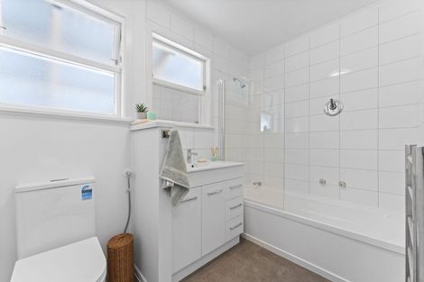 Photo of property in 21 Mcquarrie Avenue, Wattle Downs, Auckland, 2103