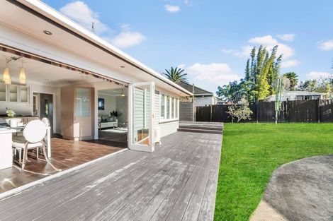 Photo of property in 16 Kohekohe Street, New Lynn, Auckland, 0600