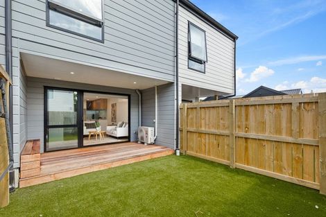 Photo of property in 21 Divich Avenue, Te Atatu South, Auckland, 0610
