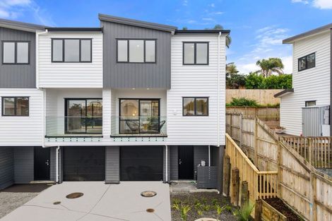 Photo of property in 13 Rengarenga Rise, Fairview Heights, Auckland, 0632