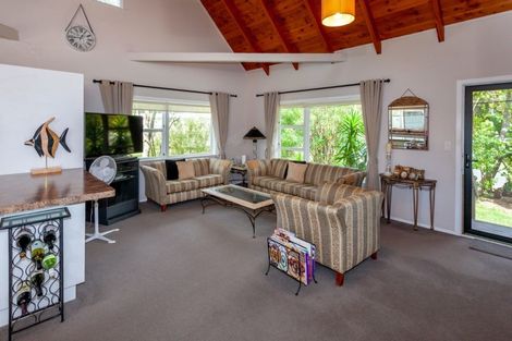 Photo of property in 127 Mckellar Place, Whangamata, 3620