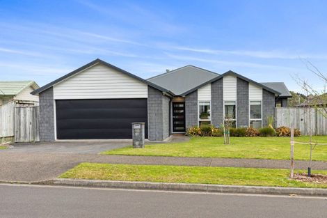 Photo of property in 10 Rochfort Crescent, Pyes Pa, Tauranga, 3112