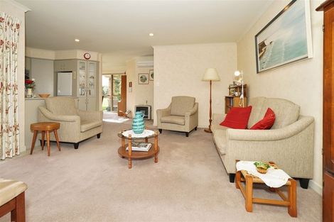 Photo of property in 37 Sovereign Isle Lane, Rototuna, Hamilton, 3210