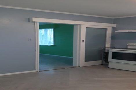 Photo of property in 5 Alder Place, Newlands, Wellington, 6037