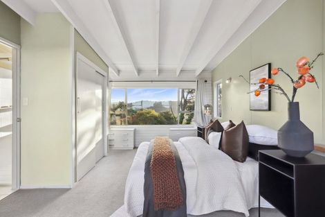 Photo of property in 8 Arapito Road, Titirangi, Auckland, 0604