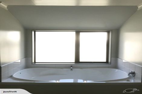 Photo of property in 17a Raumati Terrace, Khandallah, Wellington, 6035