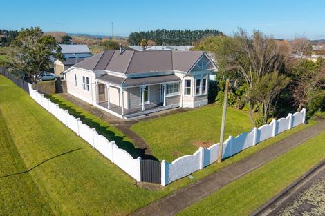 Photo of property in 16 Ross Street, Woodville, 4920