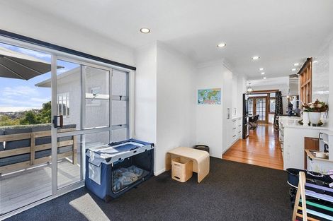 Photo of property in 76 Belt Road, New Plymouth, 4310