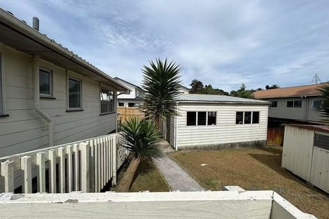 Photo of property in 77 Chilcott Road, Henderson, Auckland, 0612