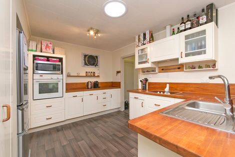 Photo of property in 27 Great North Road, Riverhead, 0820