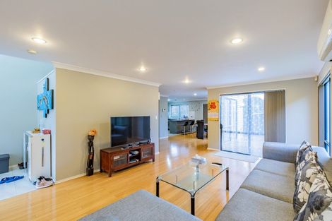 Photo of property in 18a Enderby Drive, Te Atatu Peninsula, Auckland, 0610