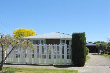 Photo of property in 3 Oldwood Street, Bishopdale, Christchurch, 8053