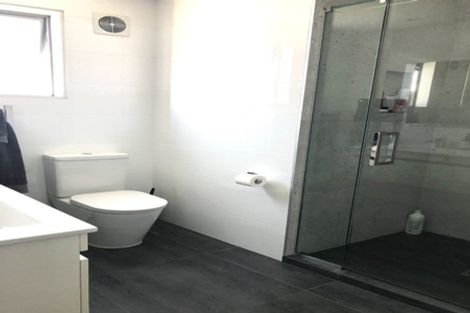 Photo of property in 560 Beach Road, Rothesay Bay, Auckland, 0630