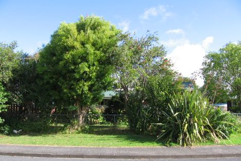 Photo of property in 28 Graham Avenue, Te Atatu Peninsula, Auckland, 0610
