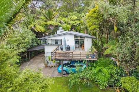 Photo of property in 185 Laingholm Drive, Laingholm, Auckland, 0604