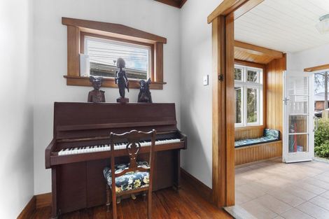 Photo of property in 5 Huatoki Street, Vogeltown, New Plymouth, 4310