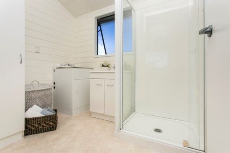 Photo of property in 4 Fairdale Place, Birkdale, Auckland, 0626