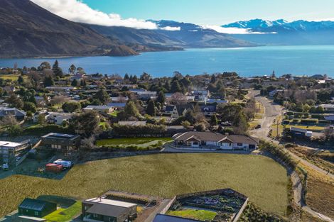 Photo of property in 33 Tomtit Crescent, Lake Hawea, 9382