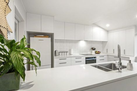 Photo of property in 2/3 Eversleigh Road, Belmont, Auckland, 0622