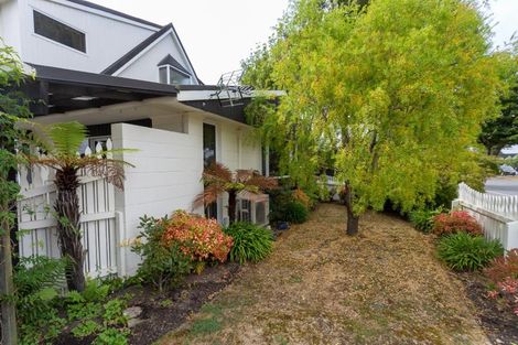 Photo of property in 208 Memorial Avenue, Burnside, Christchurch, 8053