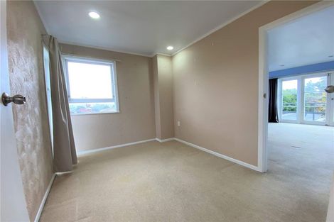 Photo of property in 37 Strid Road, Te Atatu South, Auckland, 0610