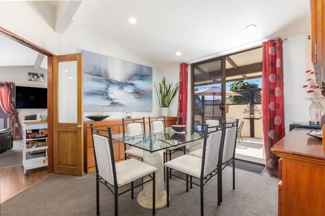 Photo of property in 16 Karaka Grove, Raumati Beach, Paraparaumu, 5032