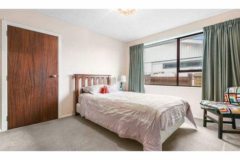 Photo of property in 2/40 Sarabande Avenue, Redwood, Christchurch, 8051
