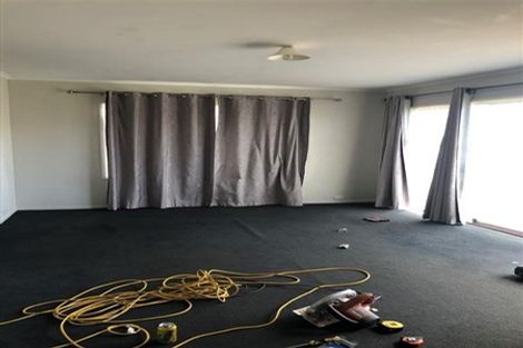 Photo of property in 13 Huruhuru Road, Massey, Auckland, 0614