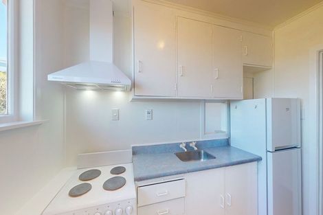 Photo of property in 2/10 Mataroa Avenue, Northland, Wellington, 6012