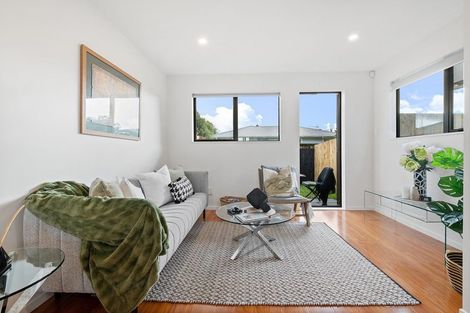 Photo of property in 1 Red Arches Road, Henderson, Auckland, 0610