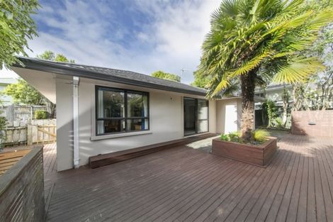 Photo of property in 37 Hewlett Road, Massey, Auckland, 0614