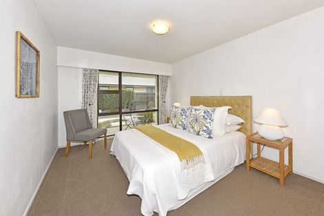 Photo of property in 2/23 Broadfell Avenue, Avonhead, Christchurch, 8042