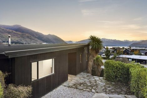 Photo of property in 30 Niger Street, Wanaka, 9305