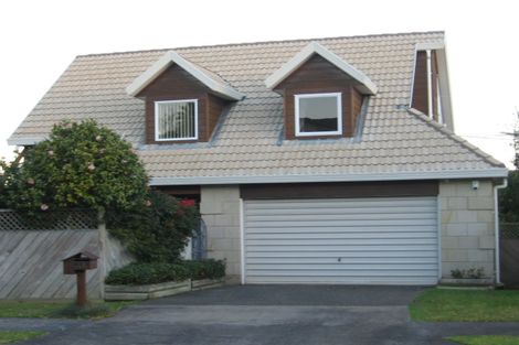 Photo of property in 4 Glucina Avenue, West Harbour, Auckland, 0618