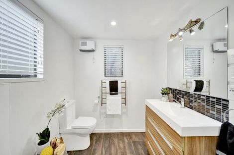 Photo of property in 8 Hobday Lane, Mount Pleasant, Christchurch, 8081