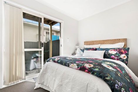 Photo of property in 4/49 Henderson Valley Road, Henderson, Auckland, 0612