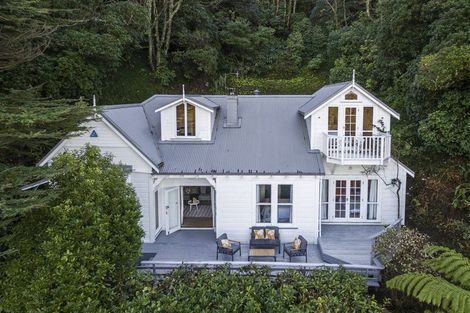 Photo of property in 61 Garden Road, Northland, Wellington, 6012