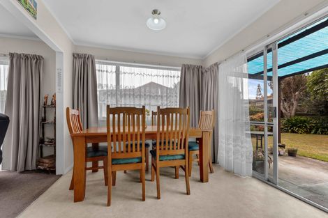 Photo of property in 5 Kirrama Place, Conifer Grove, Takanini, 2112