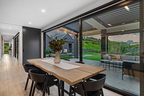 Photo of property in 9 Ridgelea Road, Long Bay, 0792