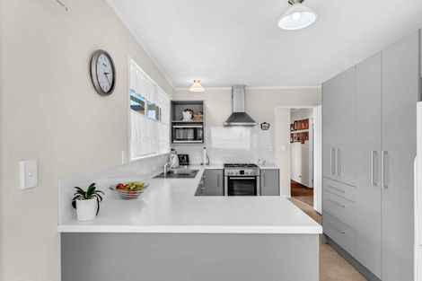 Photo of property in 5 Kirrama Place, Conifer Grove, Takanini, 2112
