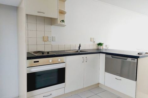 Photo of property in 2a/20 Ian Marwick Place, Birkenhead, Auckland, 0626