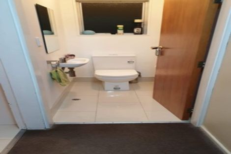 Photo of property in 32 Glanmire Road, Newlands, Wellington, 6037